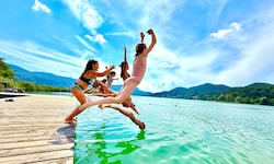 Hurra, Ferien! Die Kinder freuen sich schon auf die schulfreie Zeit im Bad oder am See.