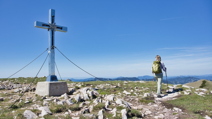 Der höchste Punkt der Schneealm ist geschafft: malerischer Rundumblick inklusive.