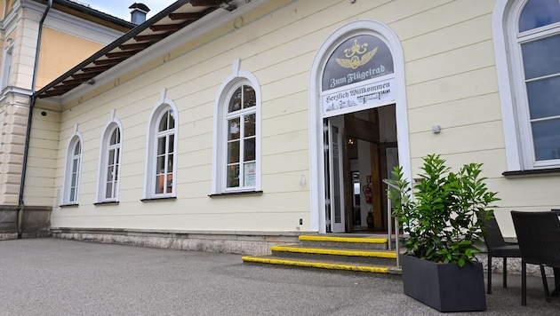 Das Bahnhofsrestaurant, einst edler Wartesaal der 1. Klasse zur Kaiserzeit, bekommt frischen ...
