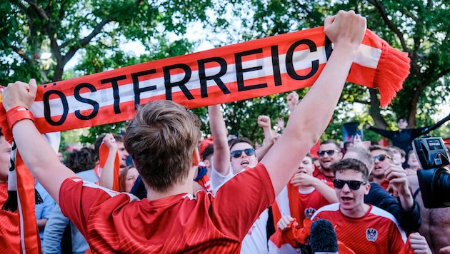 Vor dem WM-Start der ÖFB-Elf sind Trikots heiß begehrt.