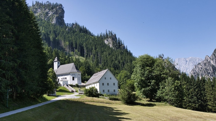 Im Bergsteigerfriedhof Johnsbach finden sich Grabsteine all jener, die bei Berg- und ...