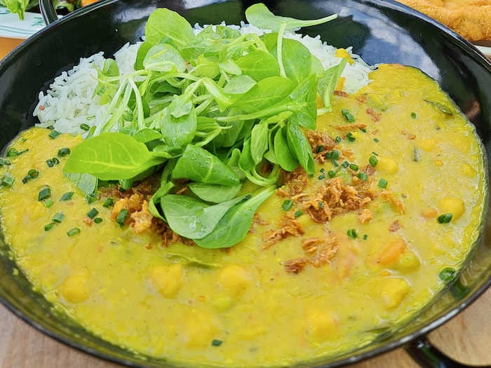 Köstlichkeiten wie diese erwarten die Wanderer in den Hütten unterwegs – auch Veganer kommen ...