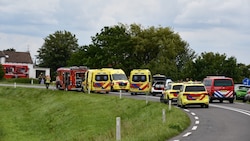 Hier sind die Einsatzkräfte am Unfallort zu sehen.