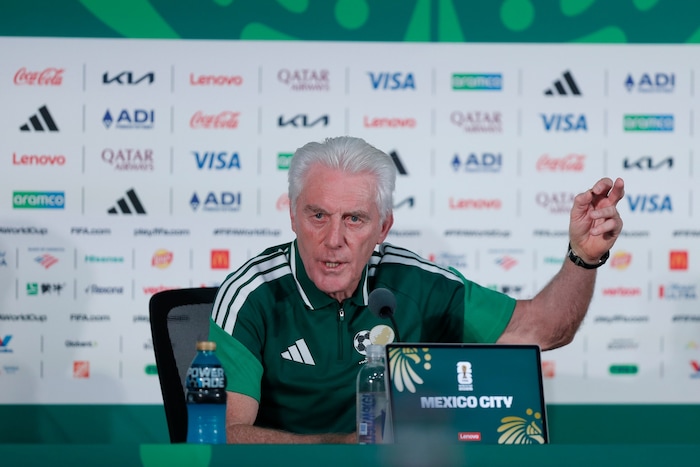 Hugo Broos auf der Pressekonferenz vor dem Eröffnungsspiel.