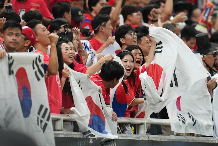 Jubilation among the South Korean fans!