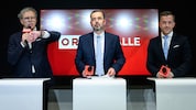 Spätnachts fiel die Wahl auf Clemens Pig (m., flankiert von den Stiftungsratschefs Heinz Lederer ...