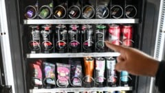 Alkoholische Getränke in einem Selbstbedienungsautomaten: Laut aktuellem Erkenntnis des ...