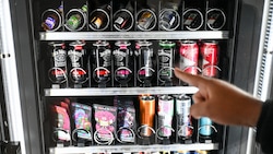 Alkoholische Getränke in einem Selbstbedienungsautomaten: Laut aktuellem Erkenntnis des ...