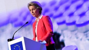Archivbild aus dem Jahr 2021: EU-Kommissionschefin Ursula von der Leyen während eines Besuchs an ...