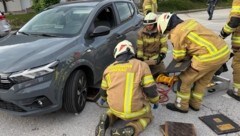Die Feuerwehr befreite den Jugendlichen.
