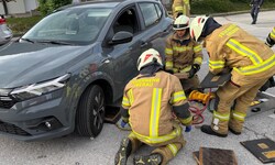 Die Feuerwehr befreite den Jugendlichen.