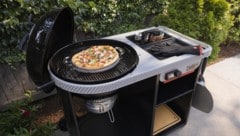 Der Weber Performer Premium Smart verbindet authentisches Holzkohlegrillen mit intelligenter ...
