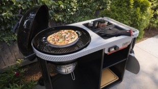 Der Weber Performer Premium Smart verbindet authentisches Holzkohlegrillen mit intelligenter ...
