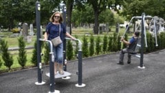 Arme, Bein, Koordination: Pensionistin Erika (70, links) gefällt das. Sie will am Friedhof in ...