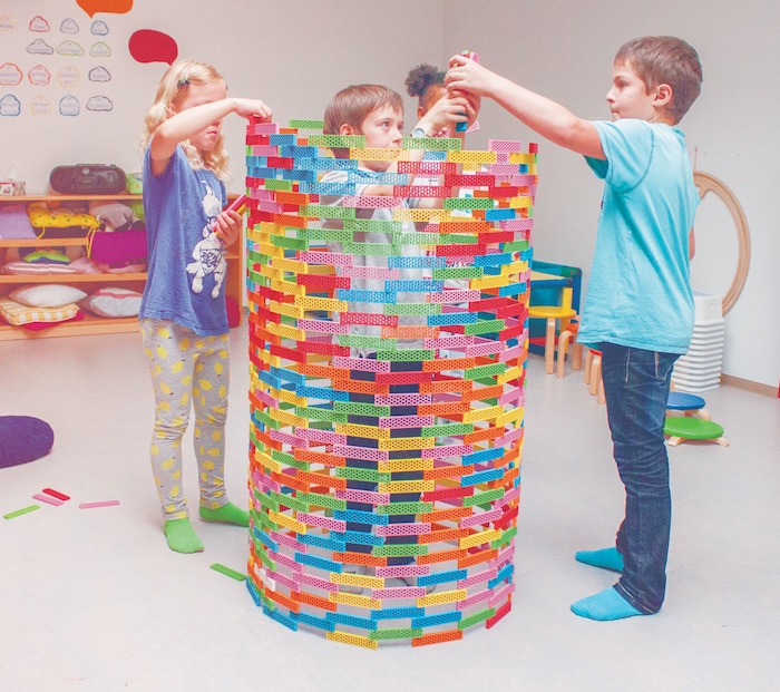 Kinder lieben das kreative Spielen mit den Steinen. Aus den Kindergärten kommt besonders ...