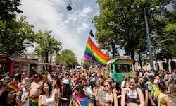 Am 13. Juni 2026 wird die Regenbogenparade zum 30. Mal über die Wiener Ringstraße ziehen.