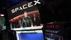 Die Aktie hat Elon Musk zum ersten Dollar-Billionär (eine Million Millionen) gemacht.