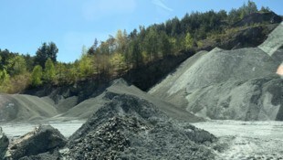 Wohin mit belastetem Material? Greenpeace will die gesperrten Steinbrüche zu Deponien umwandeln.