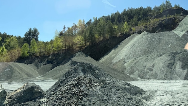 Wohin mit belastetem Material? Greenpeace will die gesperrten Steinbrüche zu Deponien umwandeln.