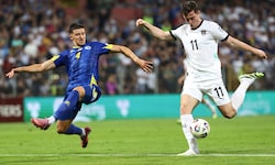 Der Klagenfurter Tarik Muharemovic (li.) traf mit Bosnien in er WM-Quali auf Österreich mit ...