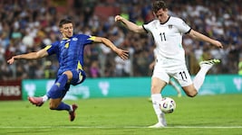 Der Klagenfurter Tarik Muharemovic (li.) traf mit Bosnien in er WM-Quali auf Österreich mit ...