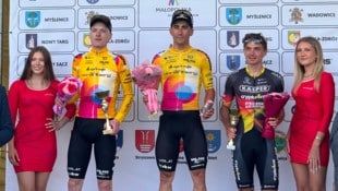 Colin Stüssi (2. v. li) und Giacomo Ballabio (M.) feierten in Polen am Freitag einen Doppelsieg.
