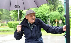 De 90-jährige Alois Wiesner suchte lange nach einem Notausgang – und sieht Handlungsbedarf.