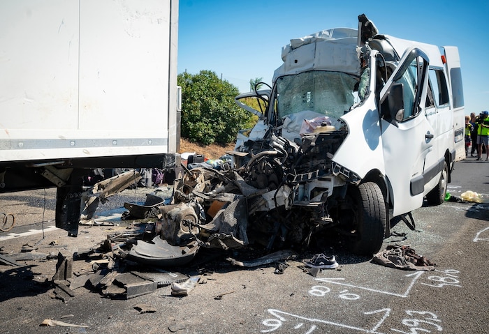 Sieben der neun Insassen des Fahrzeugs überlebten den Unfall nicht.