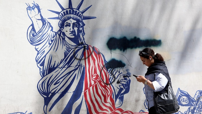 Die USA und der Iran (Im Bild ein Anti-US-Wandbild in Teheran) haben unter Vermittlung Pakistans ...