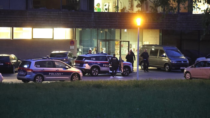 Polizisten konnten nach dem Mord in Taufkirchen nur noch Leichen bergen.