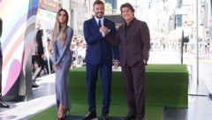 Victoria Beckham, David Beckham und Tom Cruise posierten gemeinsam bei der Zeremonie.