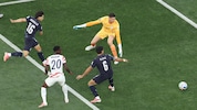 Das erste Eigentor der aktuellen WM fällt im Auftaktmatch von Co-Gastgeber USA. 
