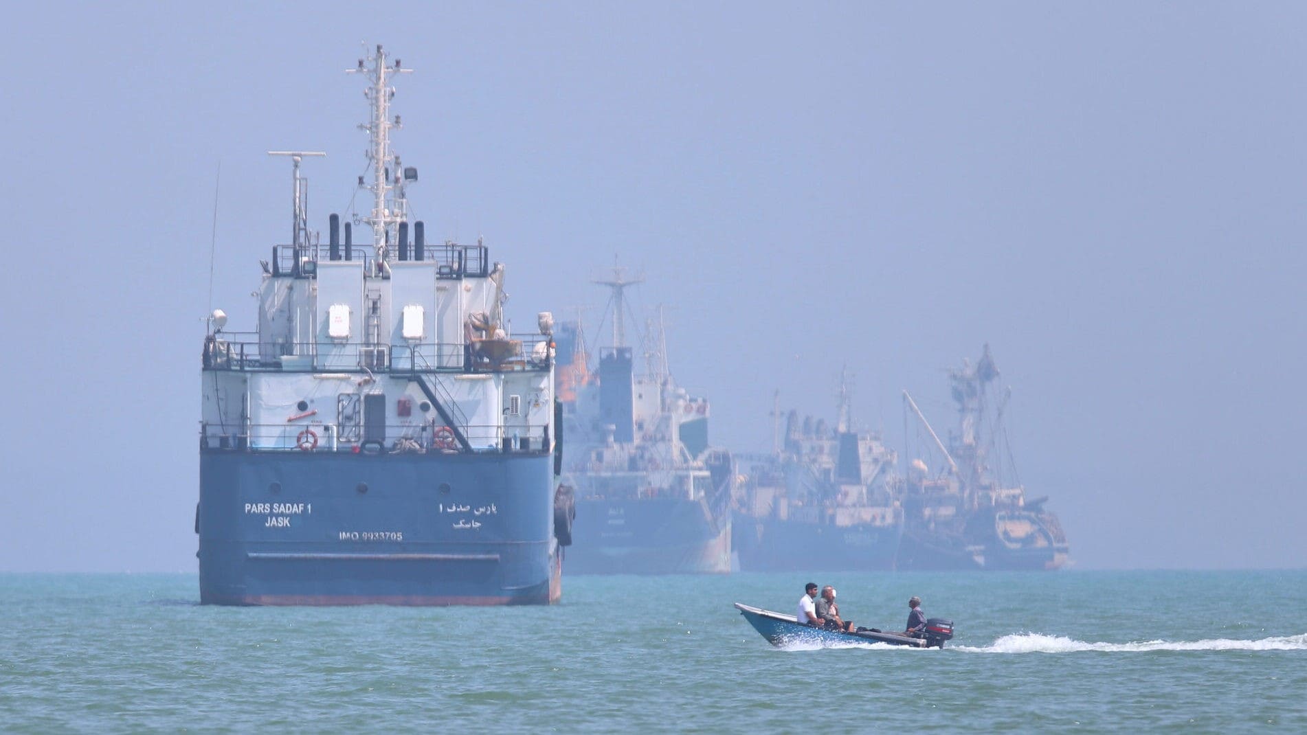 Iran Contradicts Trump: 'Strait of Hormuz Remains Blocked'