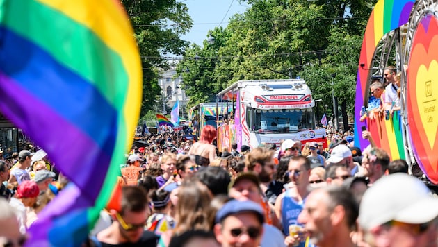 Tausende Besucherinnen und Besucher feiern am Samstag 30 Jahre Pride.