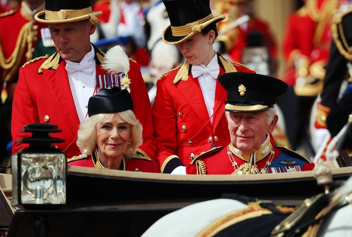 Königin Camilla und König Charles saßen wie Kate und die Kinder in der Kutsche.