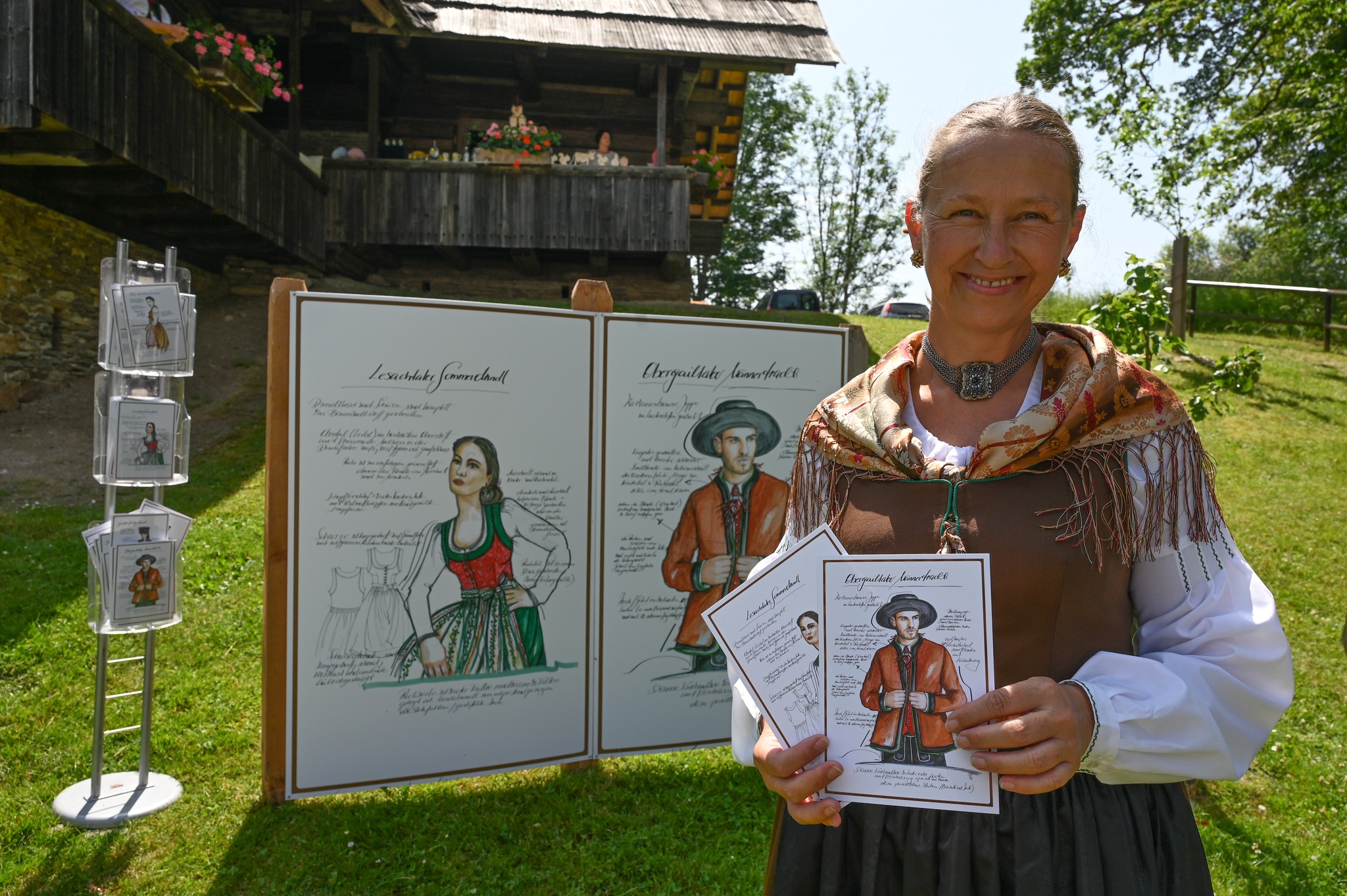 Andrea Plieschnegger hat schon im Vorjahr Figurinen von Trachten gezeichnet.