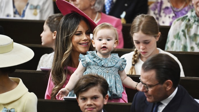 Baby Ines war am Samstagvormittag beim Dankesgottesdienst von Oma und Opa Silvia und Carl Gustaf ...