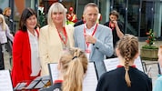 Ex-Landeshauptfrau Gabi Burgstaller, St. Johanns Ortschefin Evi Huber und Peter Eder lauschten ...