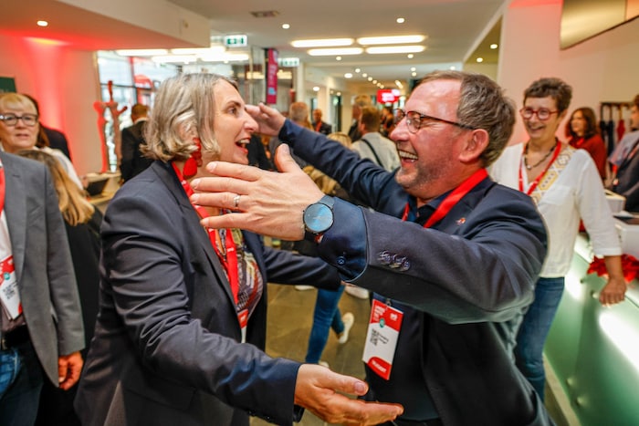 Wiedersehensfreude zwischen Puchs Ortschefin Barbara Schweitl und Bischofshofens Hans-Jörg ...