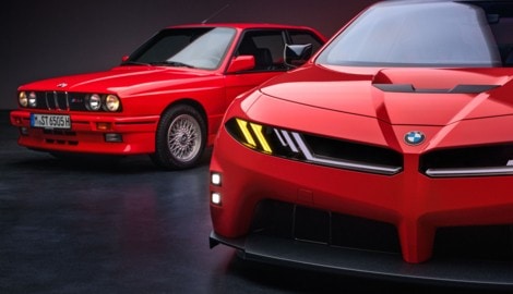 Der BMW M Concept Neue Klasse in Monza-Rot, dahinter der erste BMW M3, Baureihe E30, aus dem ...