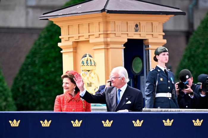 Königin Silvia und König Carl Gustaf wurden von der Menge gefeiert.