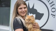 Der Kater kann seine Gefühle nicht so zeigen, ist aber sicher auch genauso happy mit den neuen ...