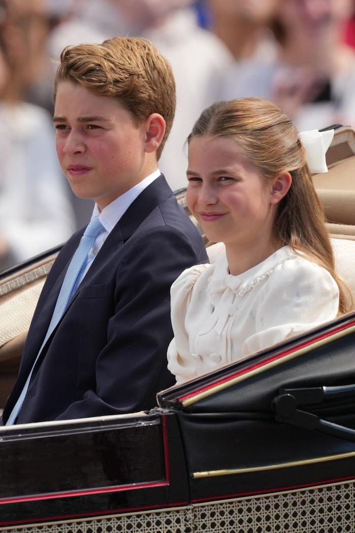 Charlotte lächelte den Royal-Fans am Rande der Geburtstagsparade zu.