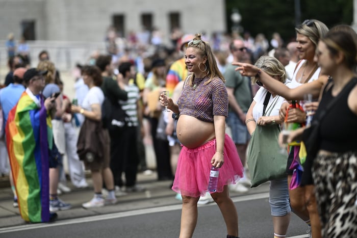Hunderttausende Menschen in bunten Farben nahmen an der Parade Teil.