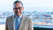 „Literatur sollte neugierig machen, und zum Nachdenken anregen“, betont Polit-Blogger und Autor ...