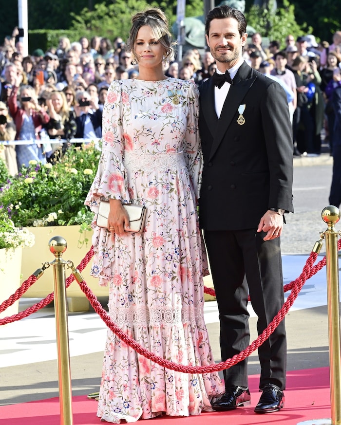 Prinzessin Sofia sorgte im Blumenkleid für einen Hingucker, Prinz Carl Philip war im schwarzen ...