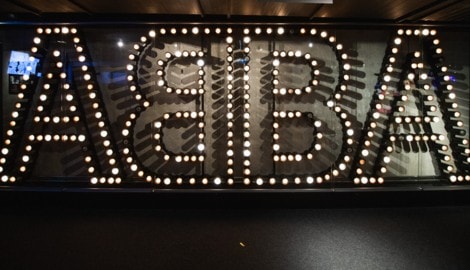 Die ABBA-Mitglieder haben eine enge Freundin und Wegbegleiterin verloren.