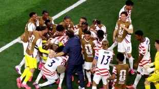 Die US-Boys bejubelten einen 4:1-Sieg zum WM-Auftakt gegen Paraguay.