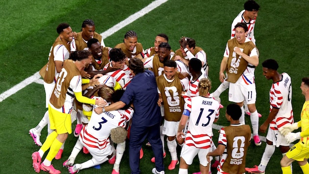 Die US-Boys bejubelten einen 4:1-Sieg zum WM-Auftakt gegen Paraguay.