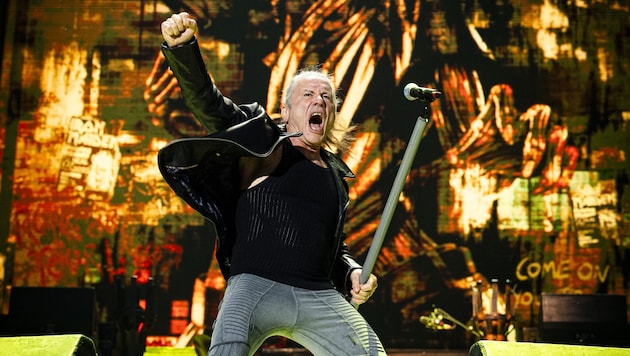Die Kollegen waren heute etwas müde, doch Iron Maiden-Sänger Bruce Dickinson zeigte sich von ...